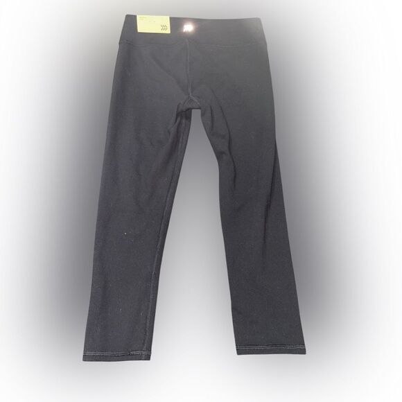 Nwt black all in motion size 8 mid rise capri - Picture 2 of 2